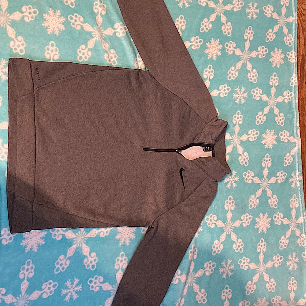 Nike gray half zip up brand new has no Stan’s only worn 3 times